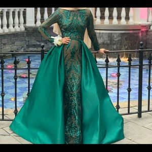 Portia & Scarlett Long Sleeve Emerald Green Dress